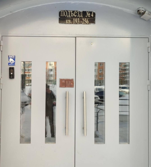 ул. Георгиевская, д. 11, подъезд 4 — отремонтировали ручку входной двери