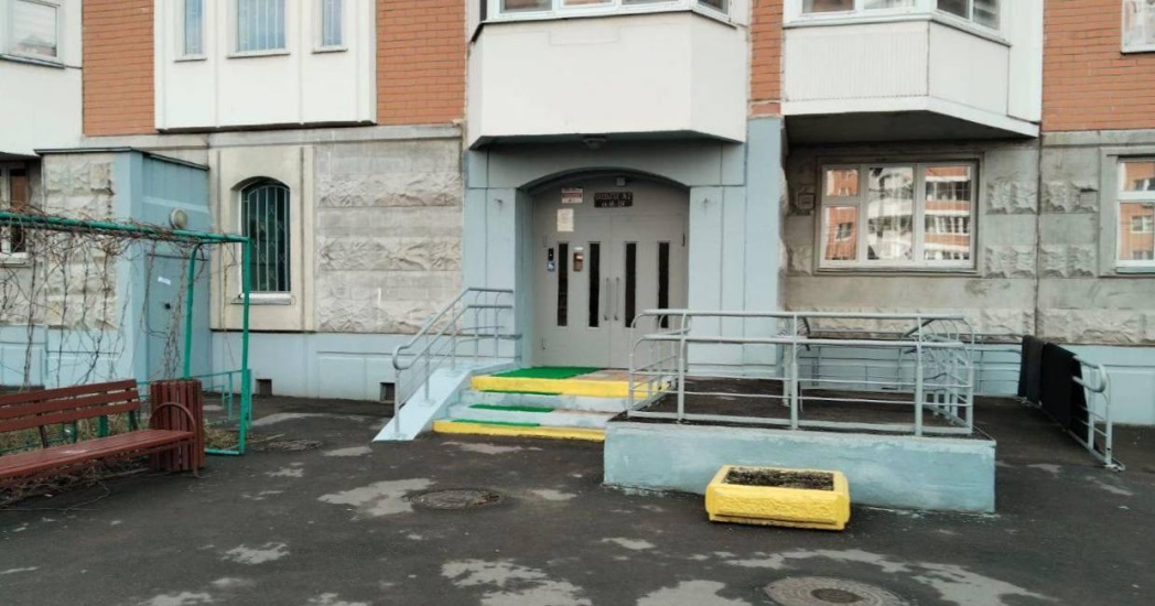 ул. Радужная, д. 23, 25, 27, 29, д. 19 к. 1 и 2, ул. Георгиевская, д. 5 и 9 — проводили окраску цоколей, входных групп