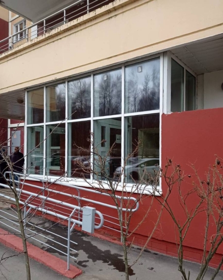 В рамках подготовки к весенне-летнему периоду на прошлой неделе красили цоколи домов.