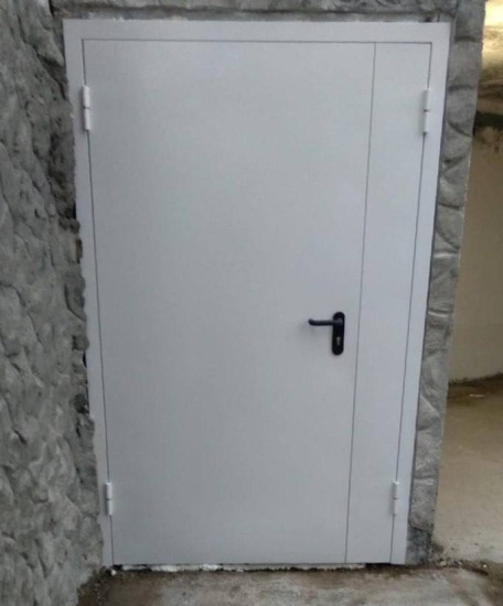 ул. Барышевская роща, д. 22А, паркинг — заменили две двери на новые