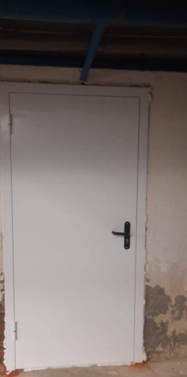 ул. Барышевская роща, д. 22А, паркинг — заменили две двери на новые