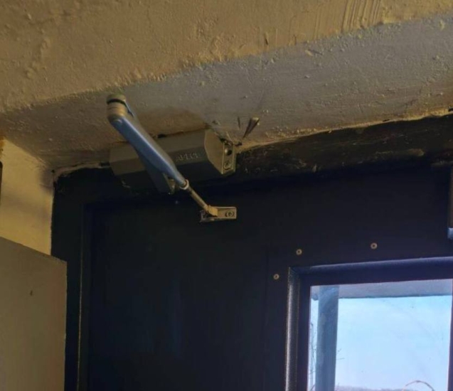 ул. Рабочая, д. 3 — выполнили монтаж доводчика входной двери