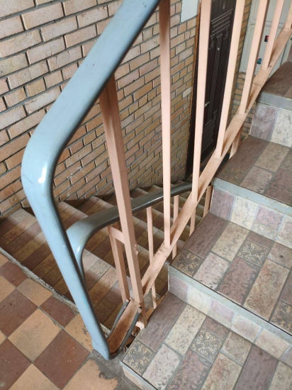 ул. Люблинская, д. 1 — выполнили монтаж поручней